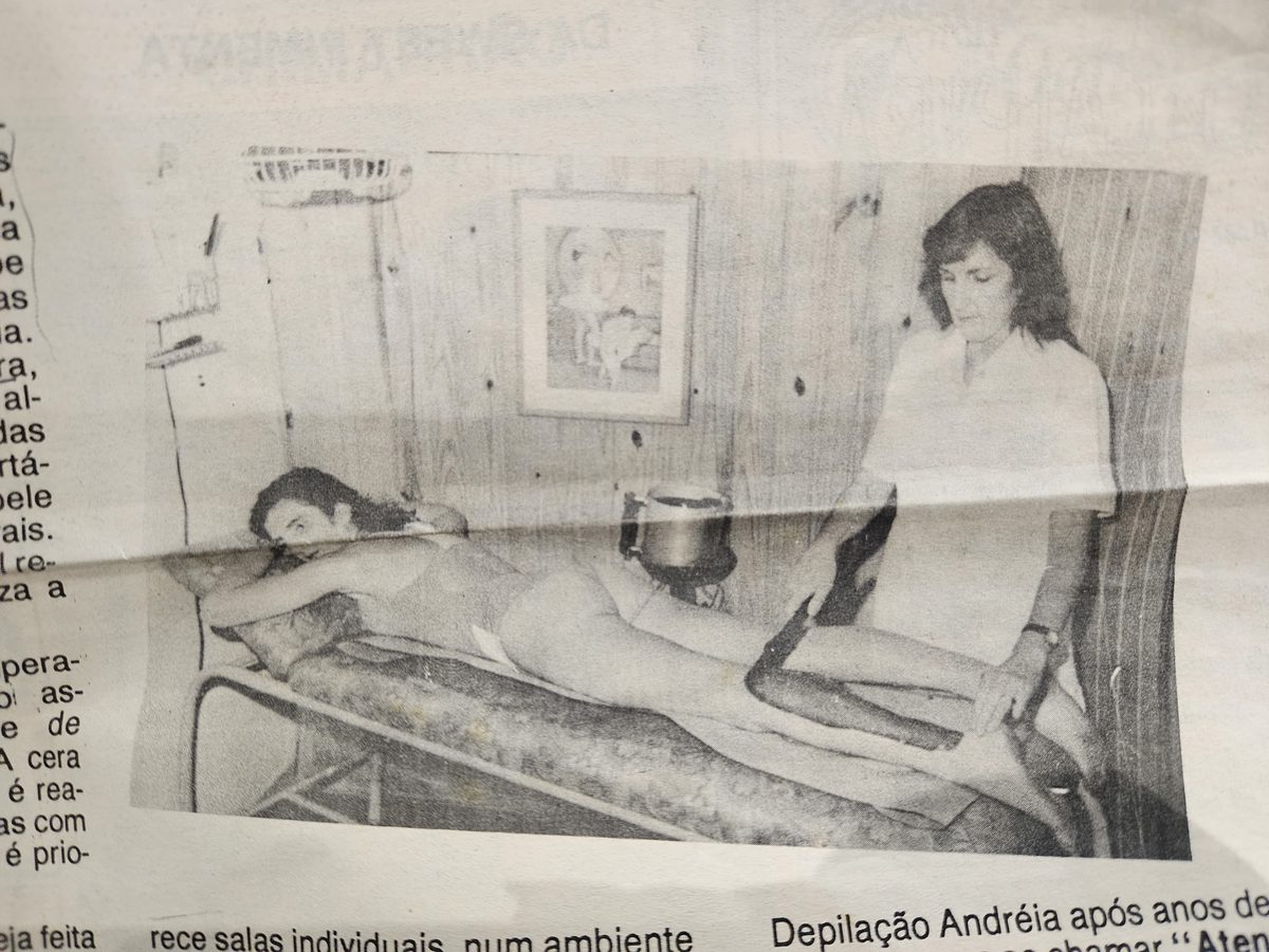 Jornal antigo retratando o endereço