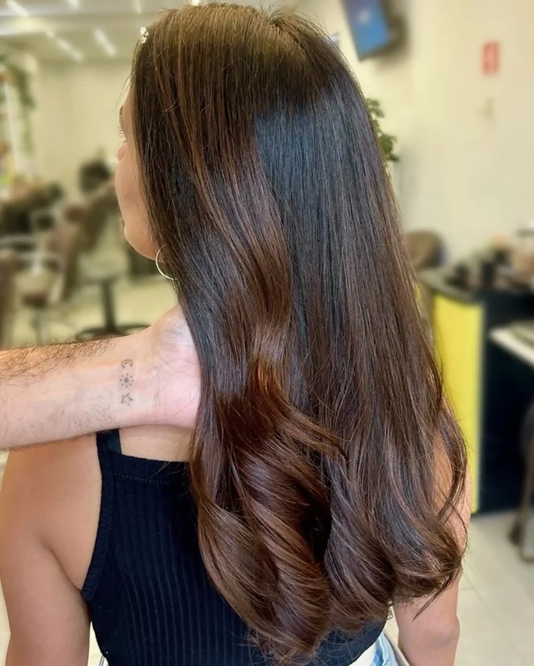 Moreno Iluminado em cabelo castanho no Atena Beleza