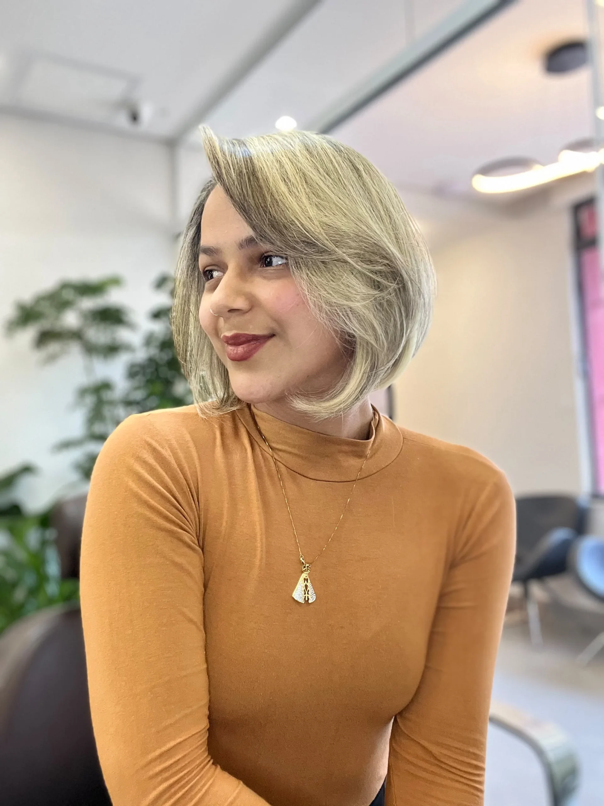 Bruna, profissional da Atena Beleza