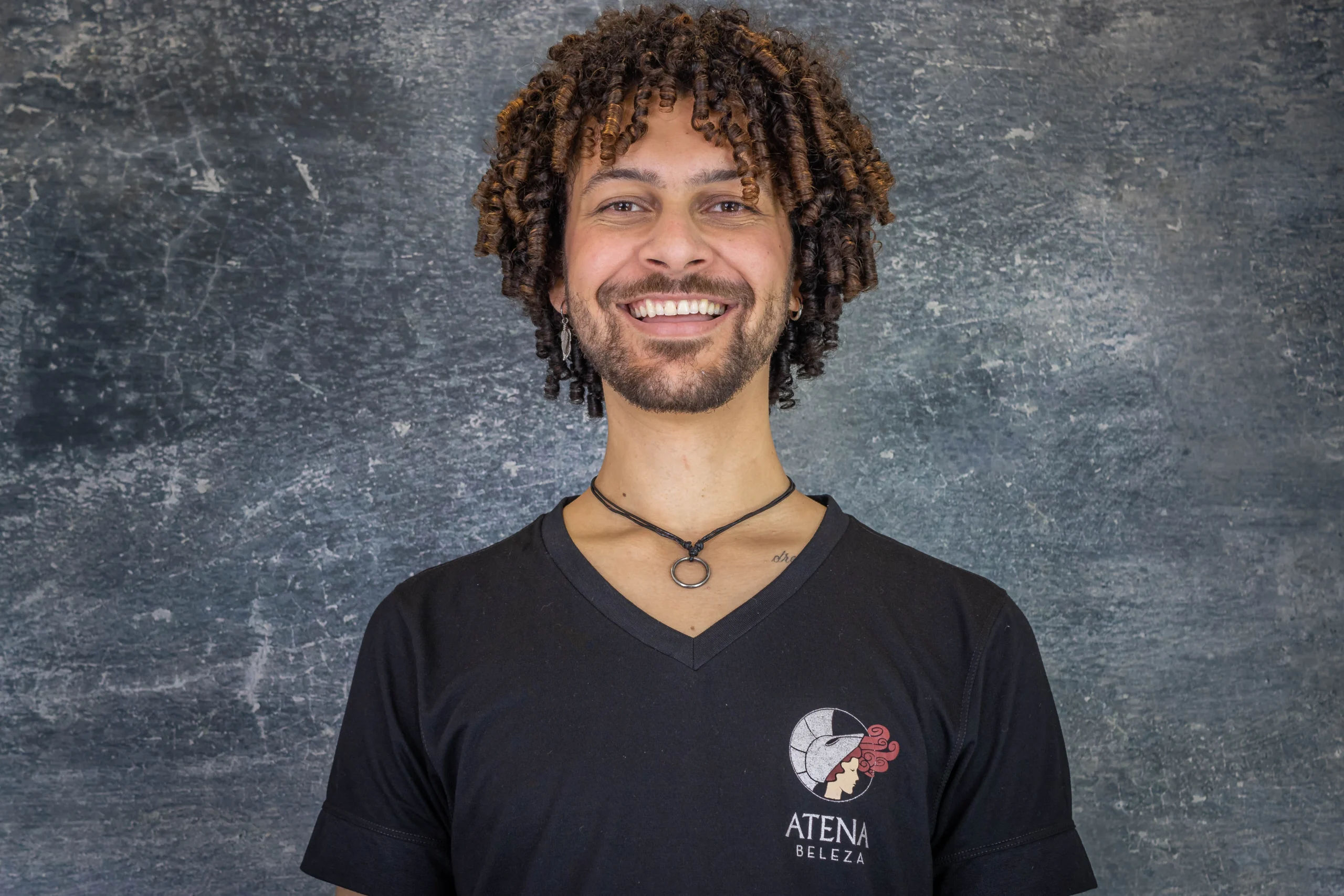 Vitoche, profissional da Atena Beleza